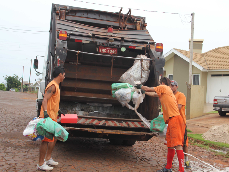 COLETA DE LIXO NO CENTRO OCORRE A PARTIR DAS 17 HORAS